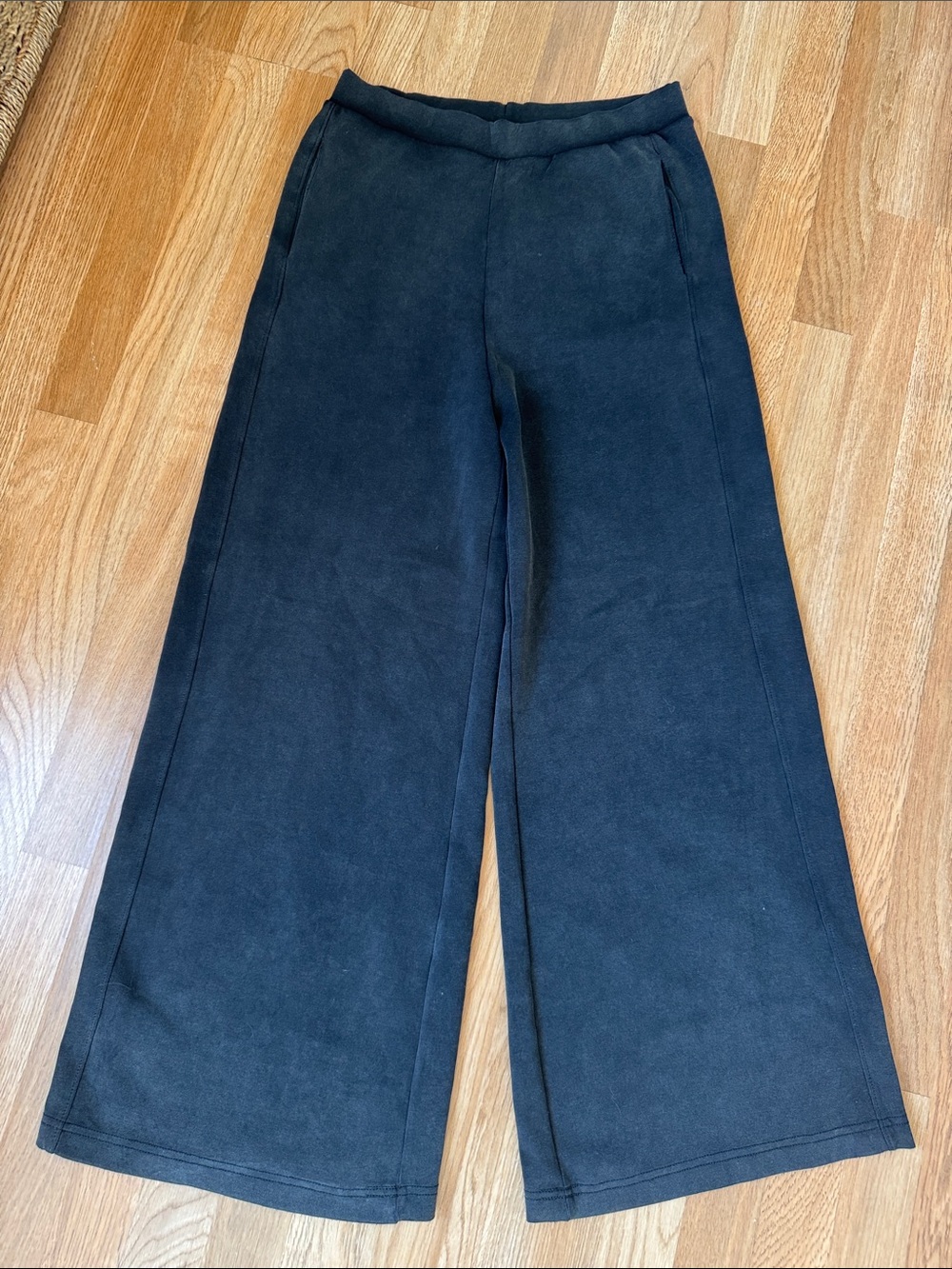 Zara Women’s Faded Black Wide-Leg Sweatpants, size Medium